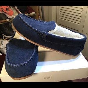 Lands' End kids suede slippers navy size 3 nwt without box. Perfect for kids.